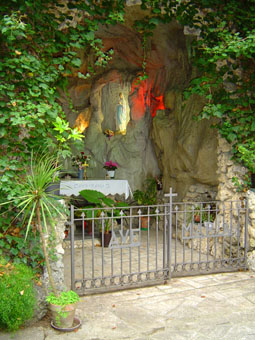 Grotta di Lourdes